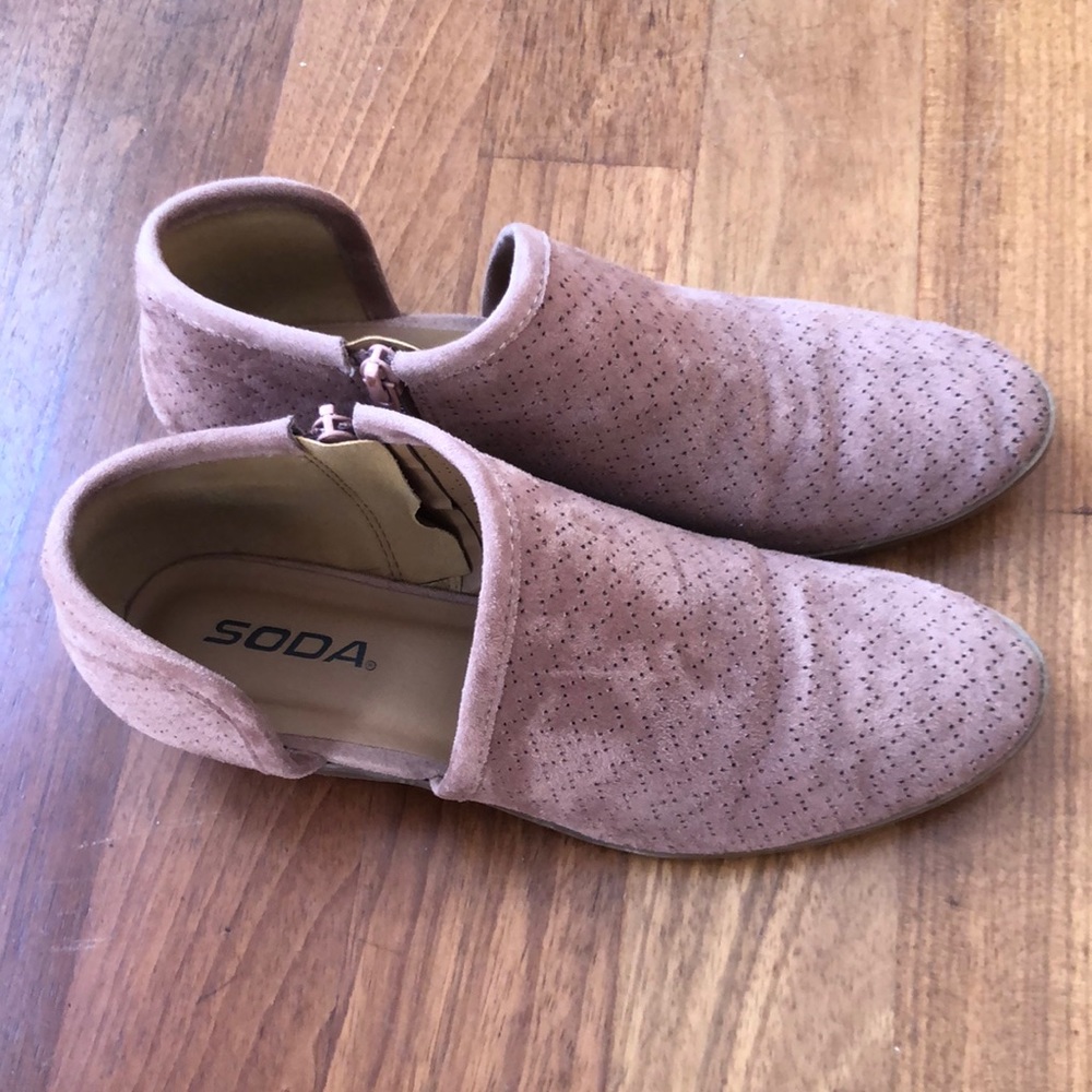 Shoes size 8.5